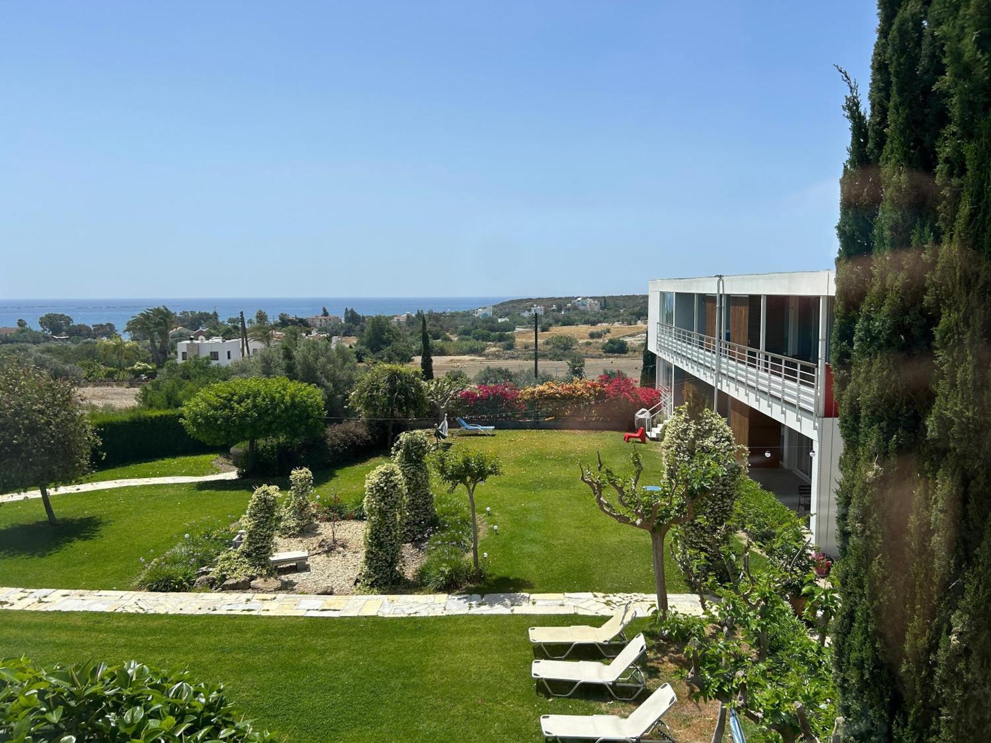 Art By Praxis Apartment Governors Beach Exterior photo